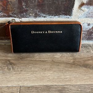 Dooney & Bourke wallet